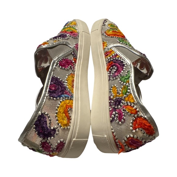 Wanted Red and Orange Slip-On Sneakers Vibrant Canvas Design - Picture 5 of 14